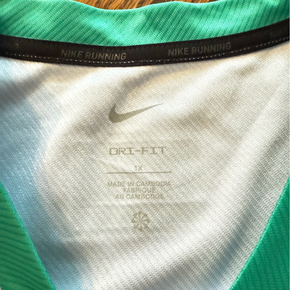 NWOT Nike DriFit Heritage Logo Tee - Picture 6 of 8